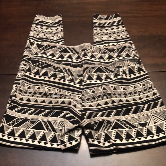 Pink Victoria Secret yoga pants.  Size m. Inseam27 - Picture 4 of 5